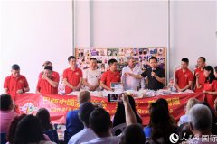 巴西中国浙江商会为里约贫困癌症患者捐赠食品篮